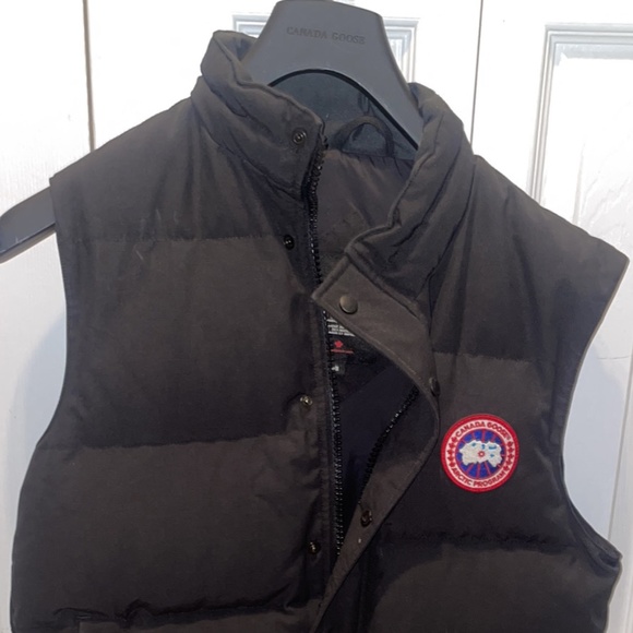 Men’s Canada Goose Vest - Picture 3 of 6